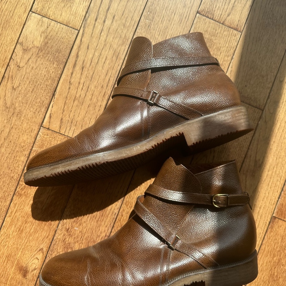 Florsheim Brown Leather Ankle Boots Vibram sole.